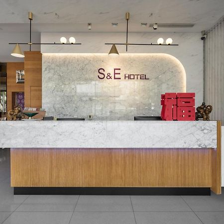 S&E Hotel Tainan Exterior photo