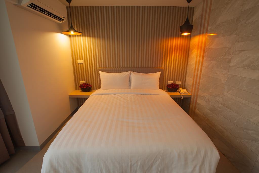 S&E Hotel Tainan Exterior photo
