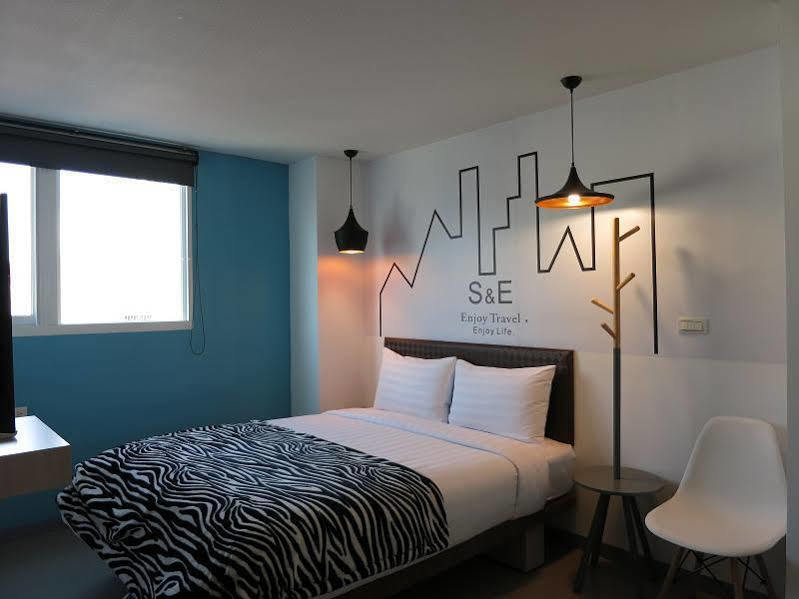 S&E Hotel Tainan Exterior photo